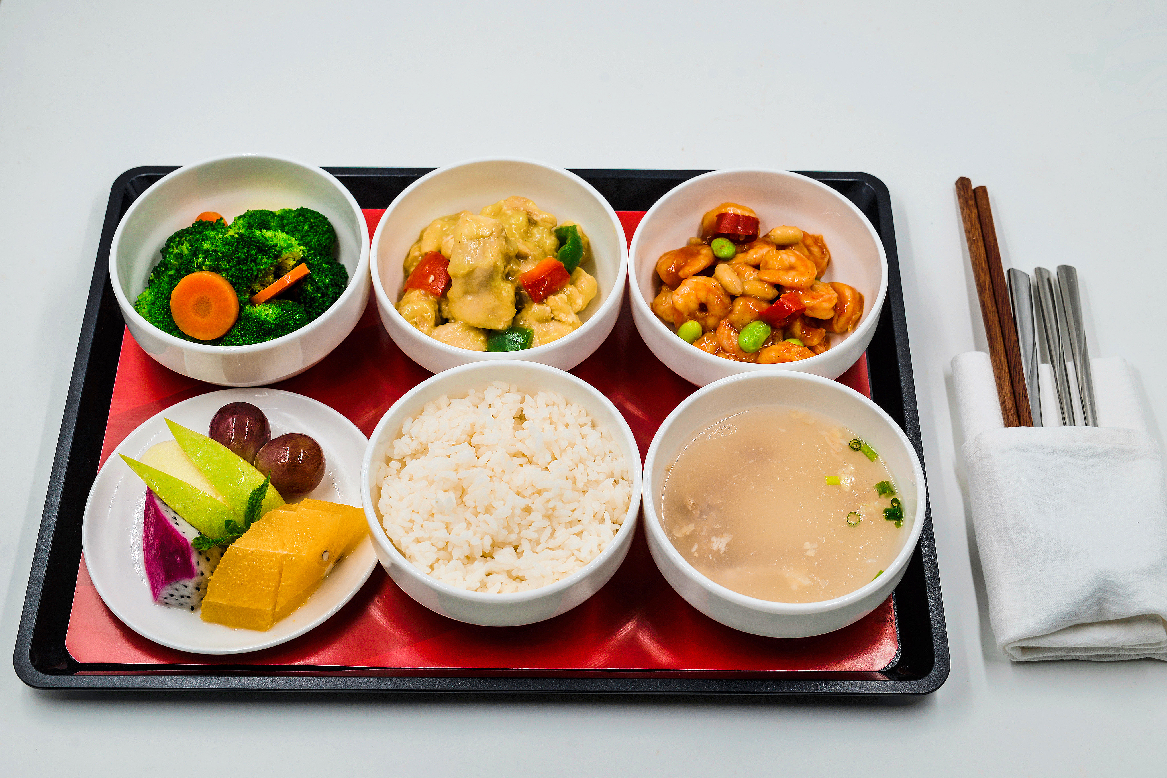 川航推出“新年红”年味餐 让旅客红红火火云端过新年_航班_双流_餐食