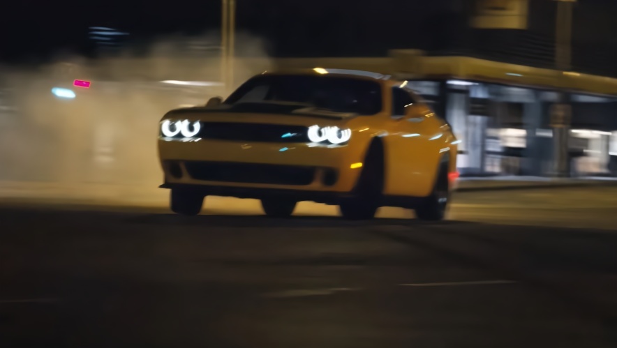 道奇挑战者除了直线加速还能干嘛？当然是漂移啊