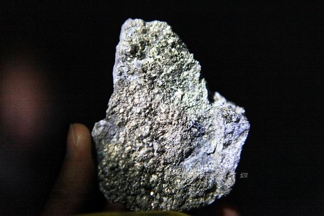 银汞矿石的图片图片
