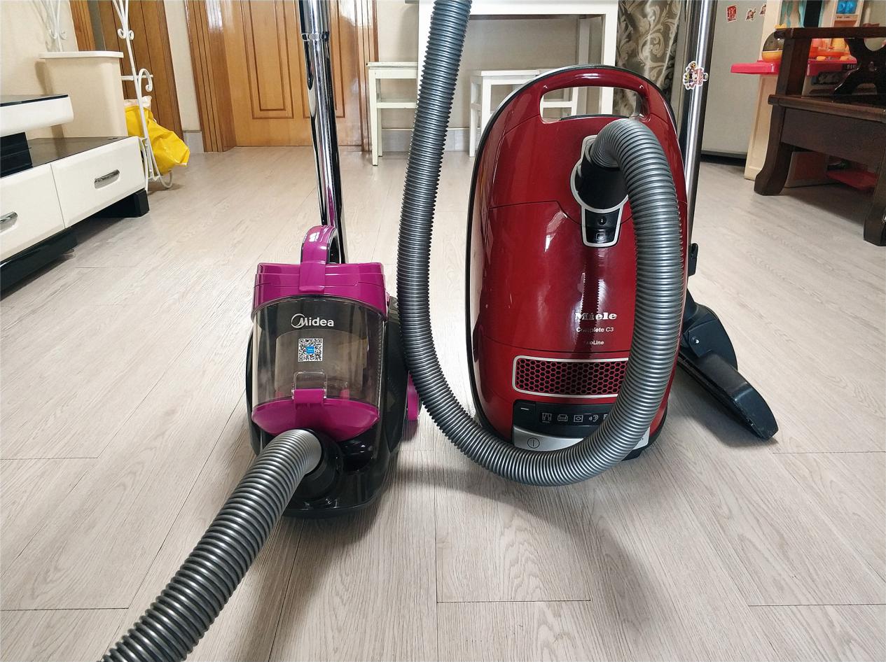 吸尘器的发展已经有100多个年头,种类大体分为有线和无线,其中有线又