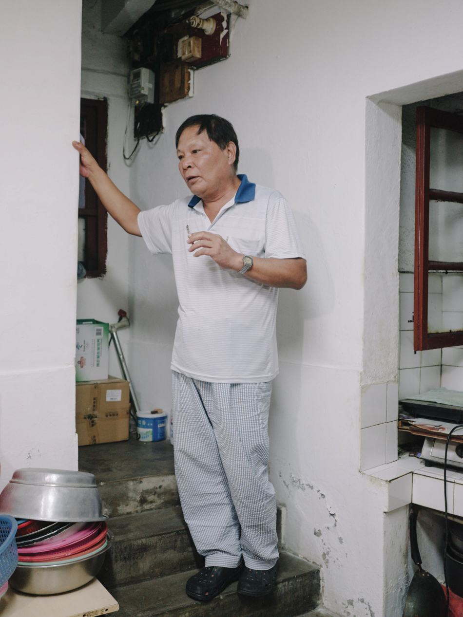 “钉子户”薛师傅今年66岁,他说自己早年几乎每周都要去上访一次。