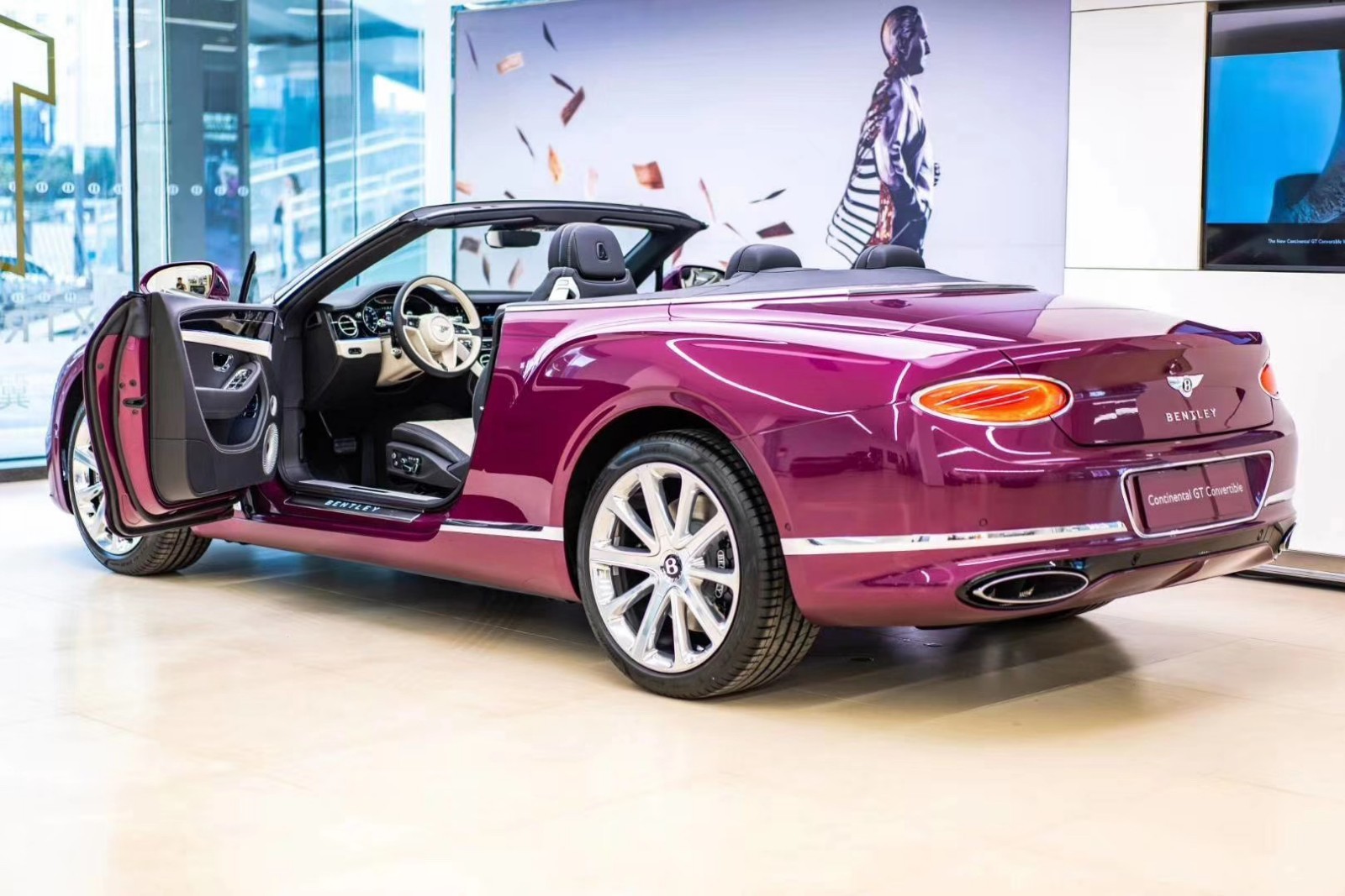 20款宾利欧陆gt粉色定制仅此一台抢购