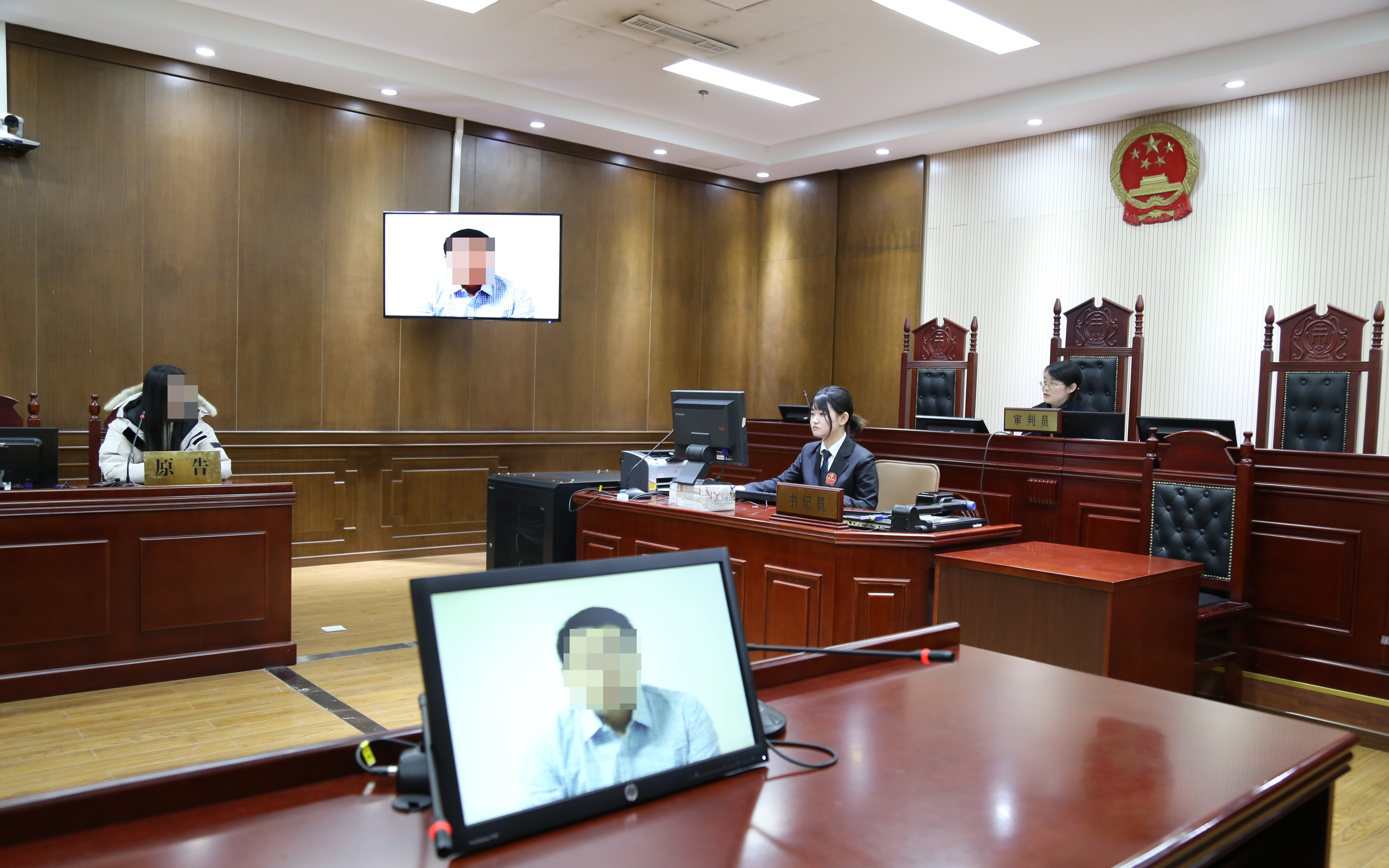 12年夫妻异地离婚,法院远程视频开庭__凤凰网