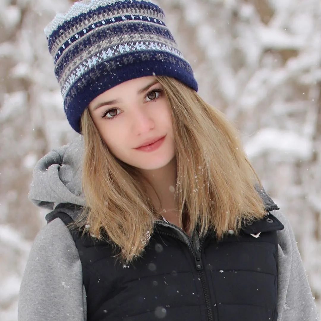 15岁网球美少女爆红1米72拥逆天大长腿超甜初恋脸引59万网友痴汉笑