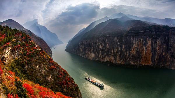 航拍长江三峡:大江引碧水 大山披红妆__凤凰网