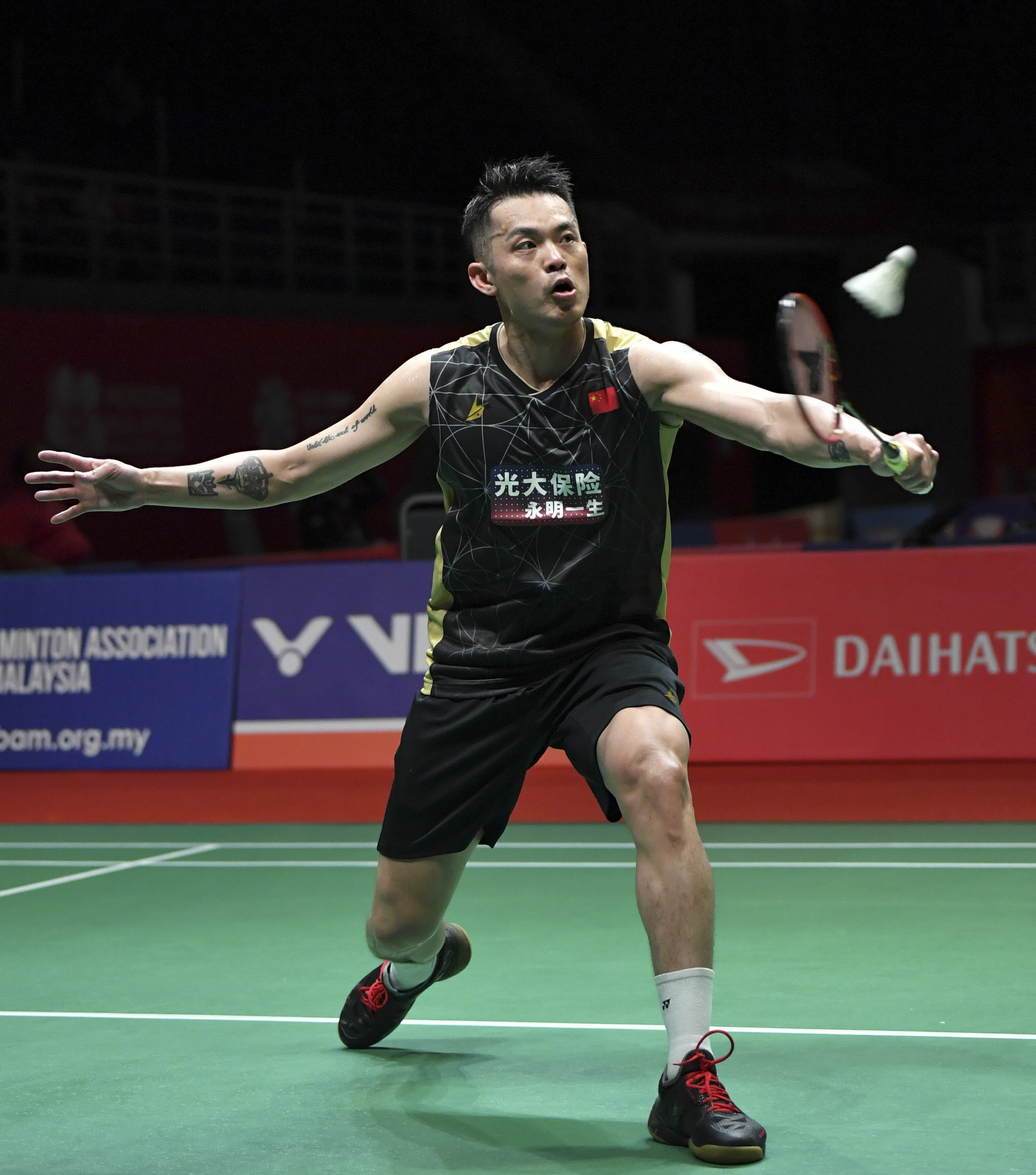 林丹首轮不敌约根森 1月8日,林丹在比赛中