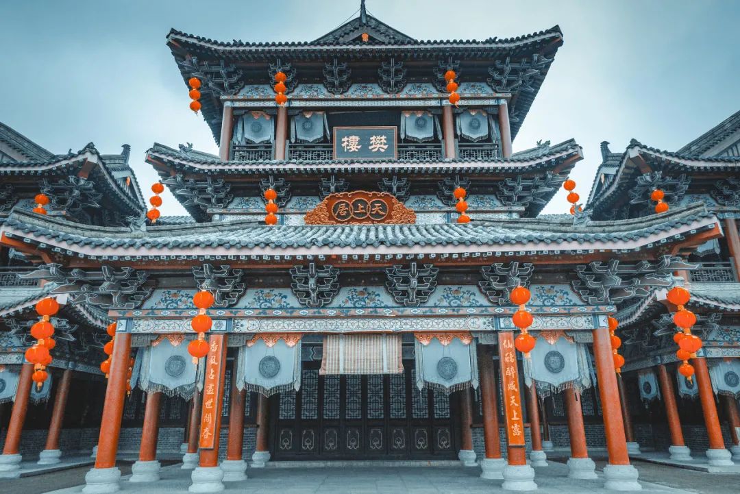 国内唯一敢叫板好莱坞的景区:一脚跨过唐宋元明清,去一次就会上瘾