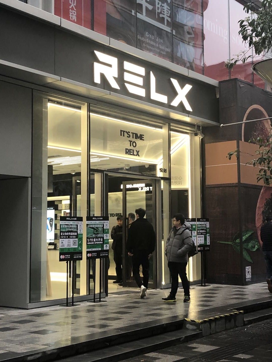 近日,国内市场占有率最高的电子烟品牌relx悦刻宣布全球首家旗舰店在