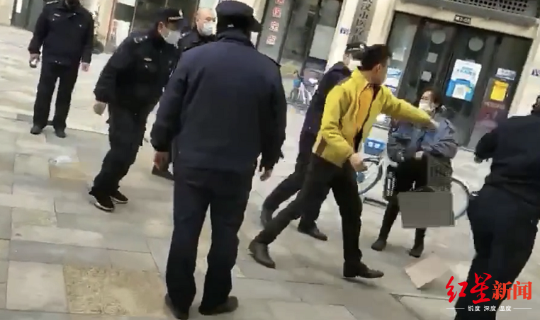 武汉城管围殴配菜员？官方：视频真实，公安机关已受理