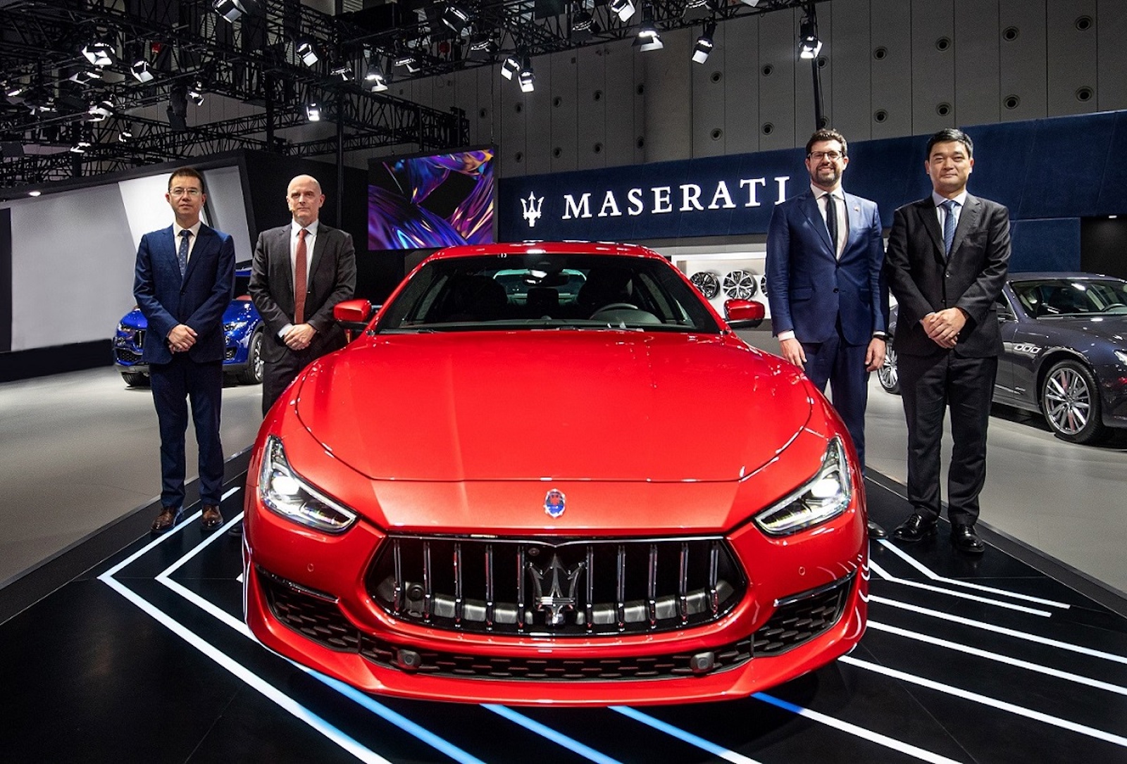 玛莎拉蒂中国董事总经理薄嘉铭先生(左二),意大利驻重