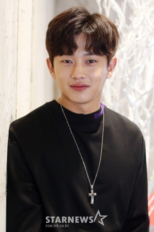 金玟锡亲自抓获偷拍犯制服后移给警方