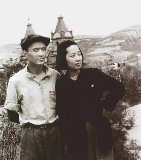 传统媒体集体闹乌龙,报道老艺术家于蓝病逝,田壮壮为母亲报平安