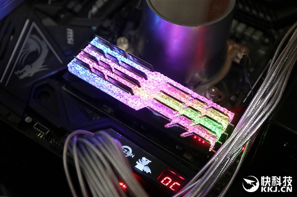 地表最帅内存芝奇皇家戟ddr44000内存开箱图赏