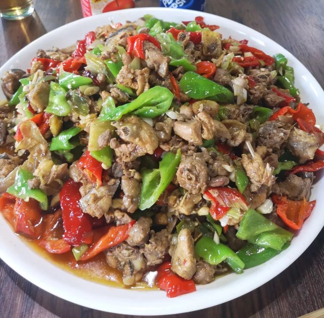 一组新疆伊犁美食的照片