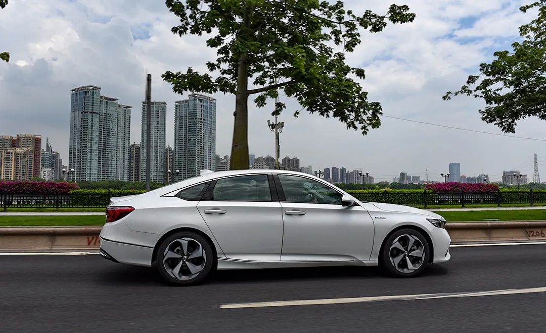 优雅但不乏激情的绅士,东风本田inspire锐·混动让你种草了吗?