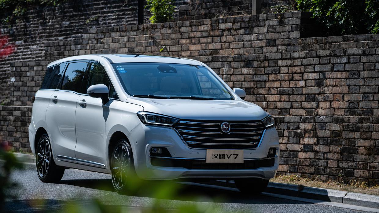 90后转眼奔三豪华大气的汉腾v7才撑得住场面