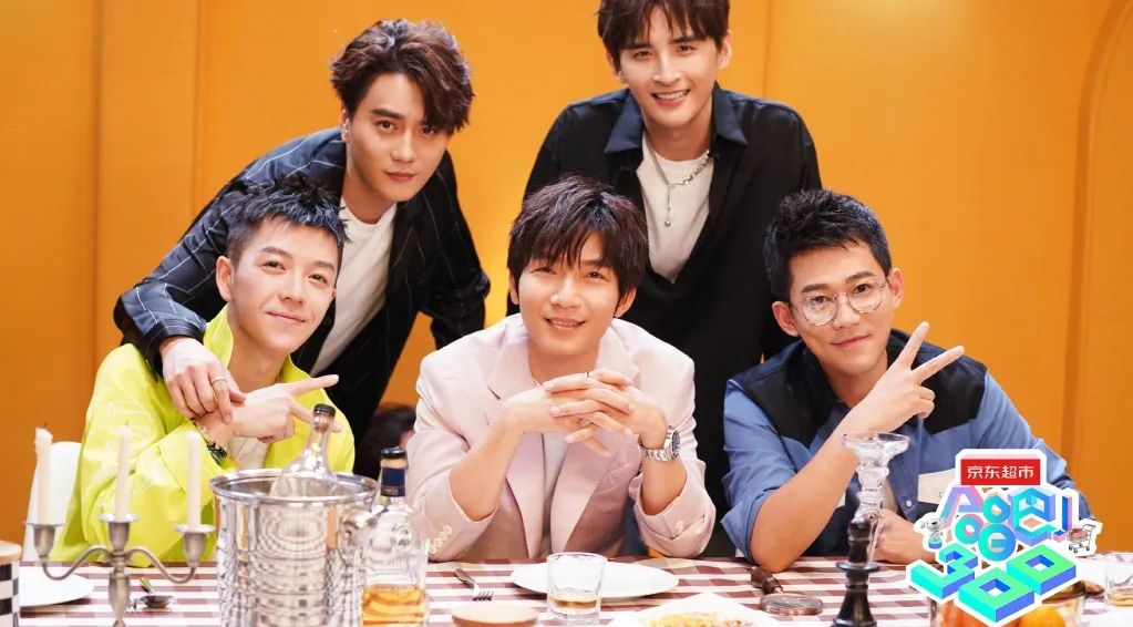 王栎鑫也太宠老婆了一家四口长得一模一样是怎样的幸福体验