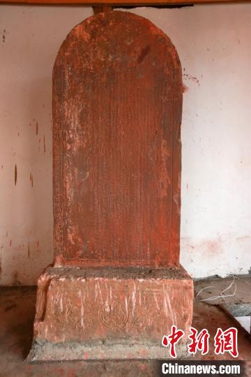 惠远寺内保存的石碑。 科考团提供 摄