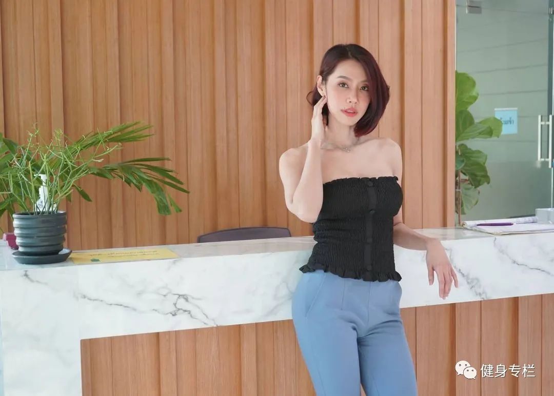 泰国辣妈一夜爆红身材太犯规引众人舔屏这辈子就想给她当儿子