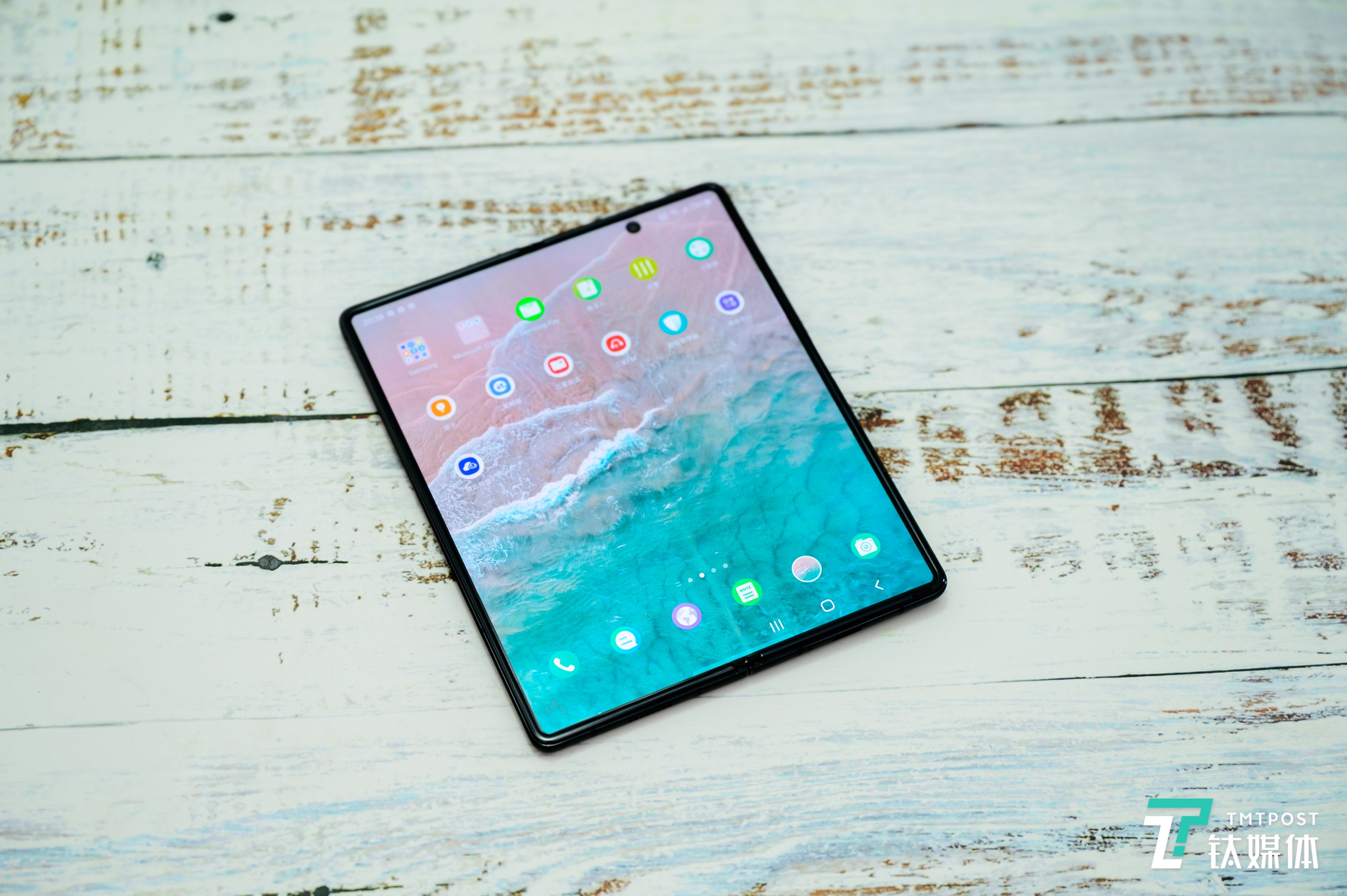三星galaxy z fold2 5g测评:折叠屏手机再向"实用"迈出一步_凤凰网