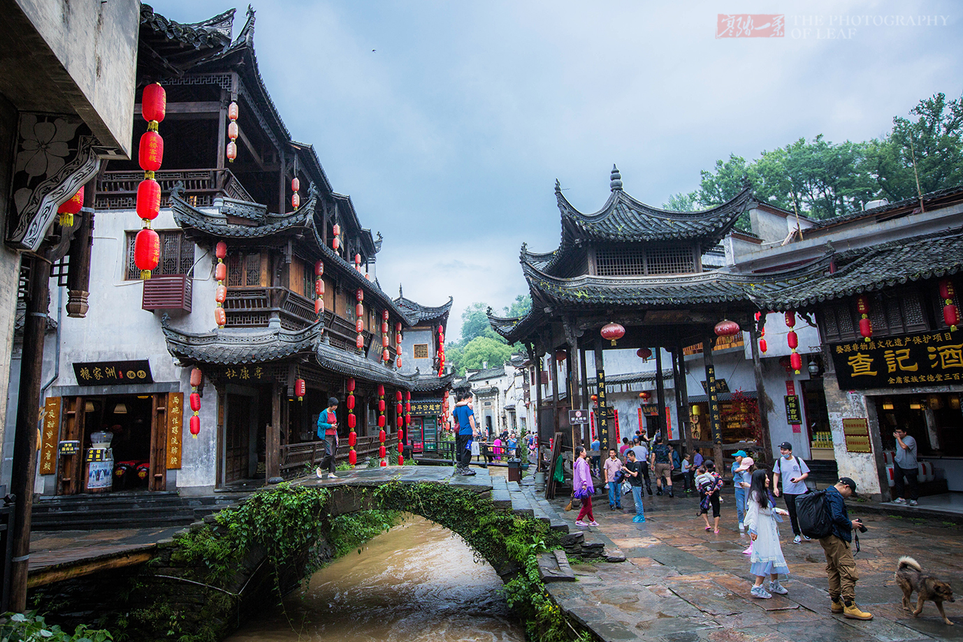 江西婺源有座千年古村村中一古亭有些人不能从亭中过好奇怪