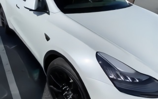 白色特斯拉Model Y，帅不帅？