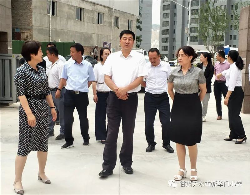 清水县人民政府党组成员,副县长安伟,清水县教育局局长贠少灵来新华门