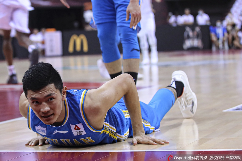 陈林坚本场比赛手感全无。