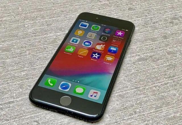摄像头方面又保持了跟iphone xr一样的单摄像头