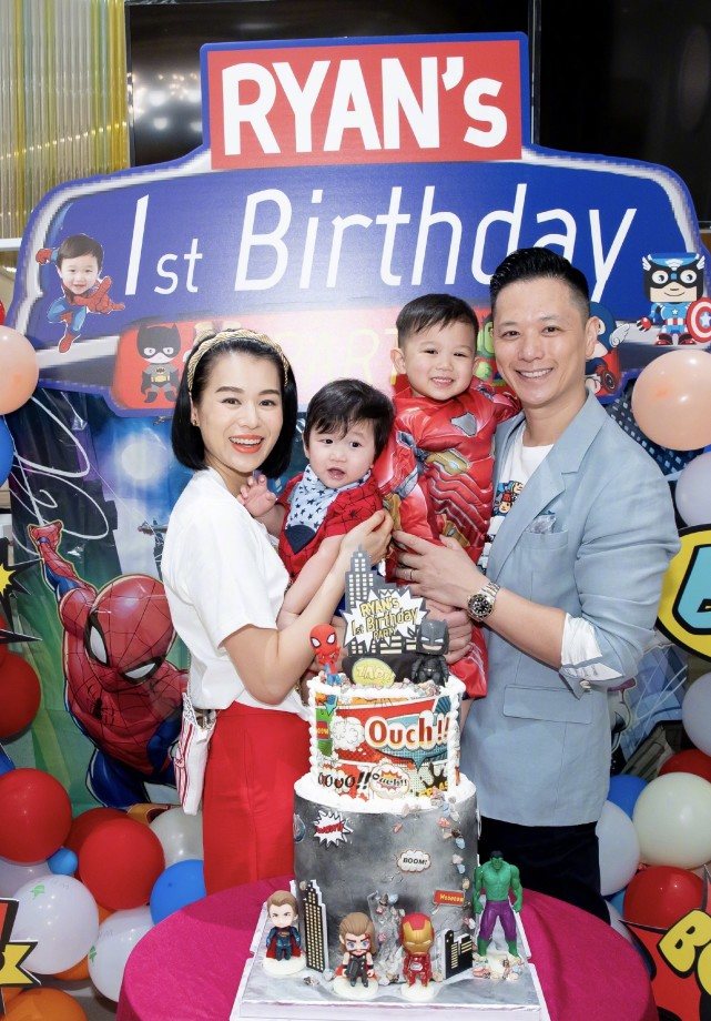 胡杏兒曬全家大合照為小兒子慶1歲生日網友胡杏兒找到真愛