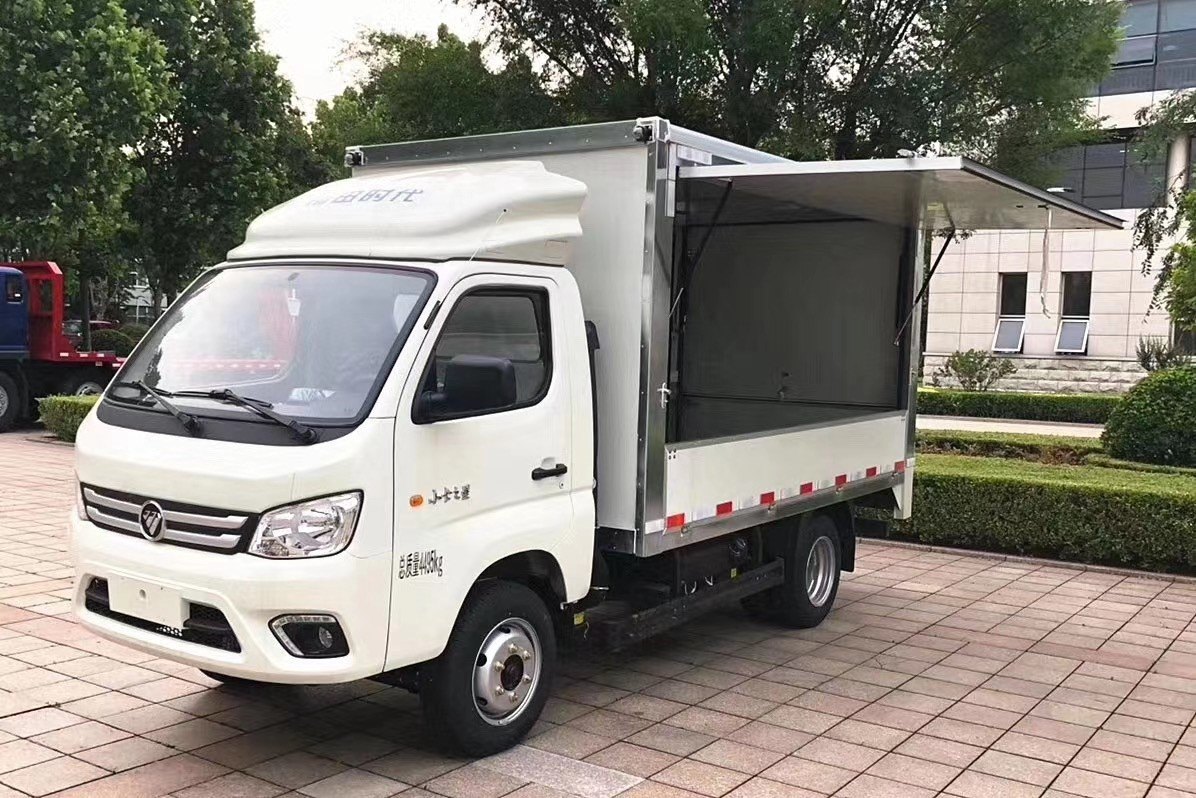 五菱荣光翼以外,福田汽车也推出了自己的"移动商铺"——福田时代翼展