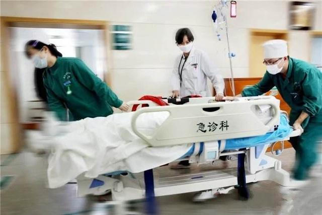 男子酒后心梗,抢救无效身亡,医生遗憾:酒后这件事,莫要太心急