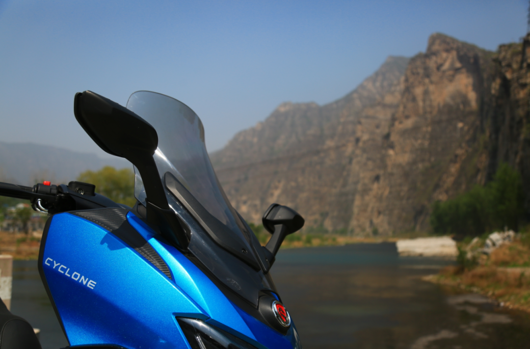 车评:少有的"沙发级"舒适享受,定位精准的新款赛科龙rt3走出了自己的