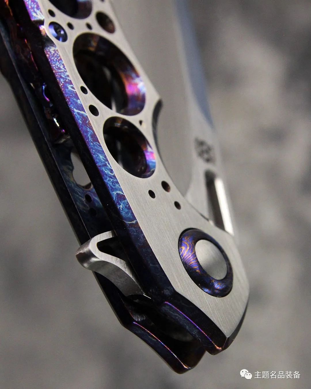 timascus这个词其实也就是titanium +damascus的结合体