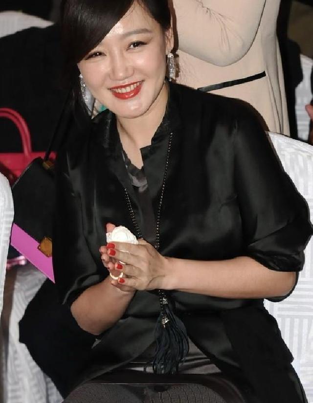 薛佳凝被曝新恋情本尊否认无中生有与胡歌分手原因至今成谜