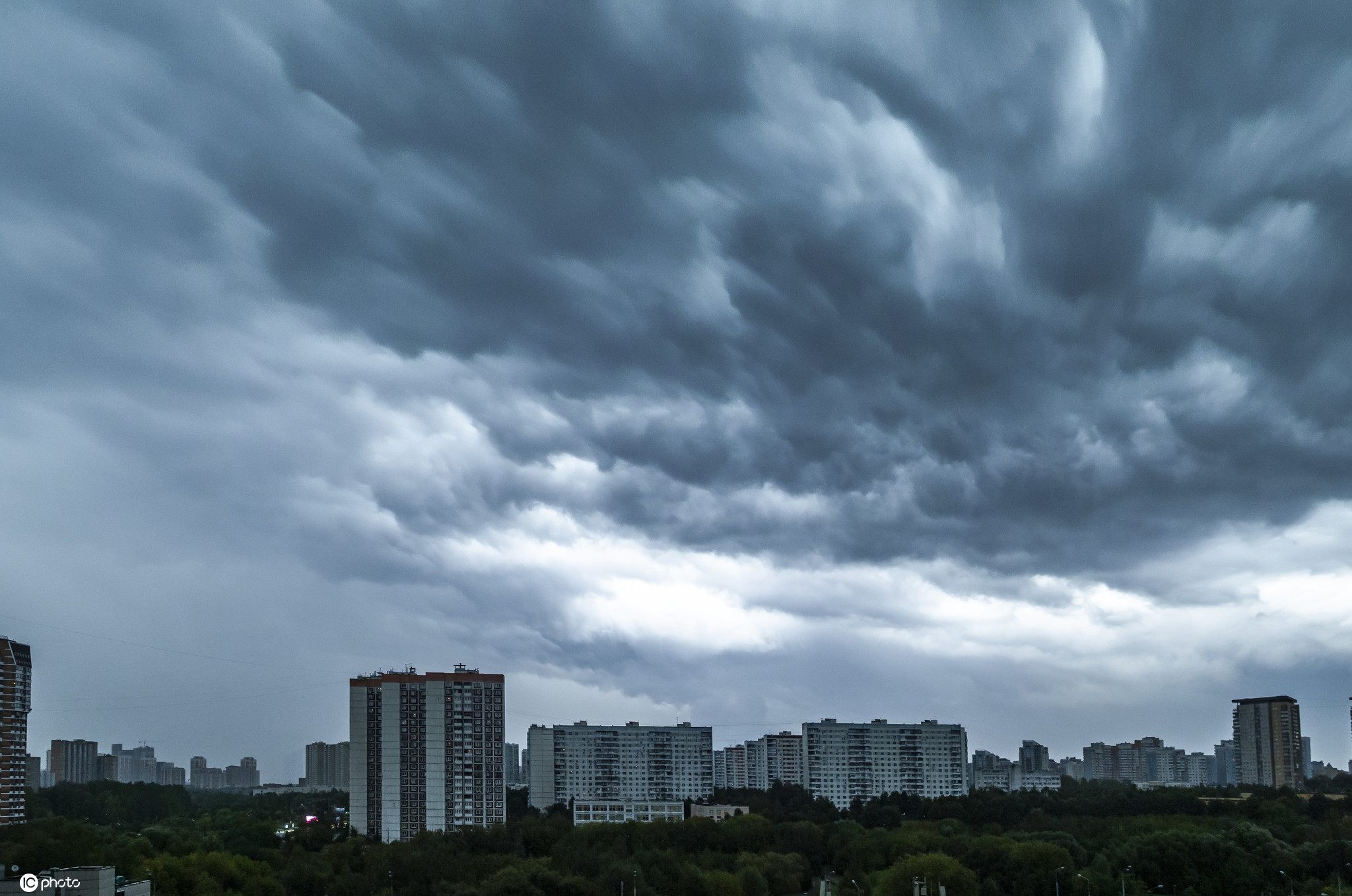 俄罗斯莫斯科黑云压城风雨欲来大片既视感