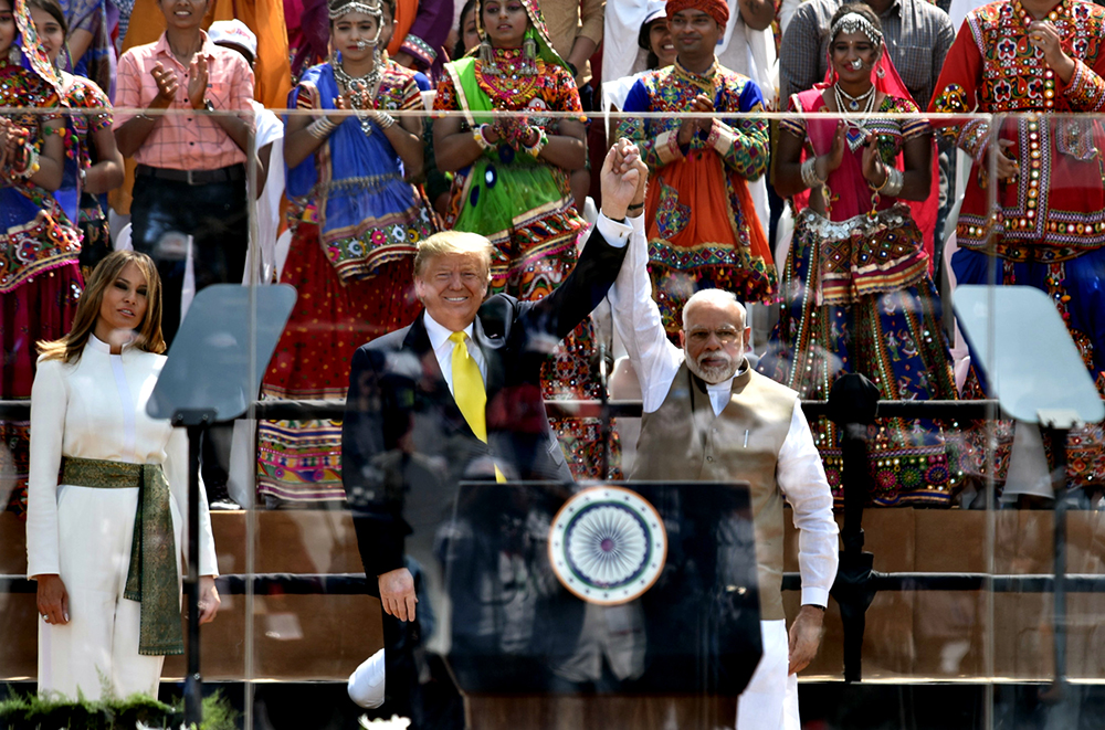 特朗普首访印度：与莫迪的“密切关系”难掩美印利益分歧