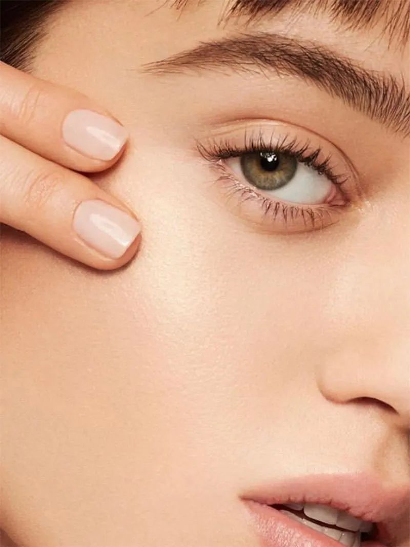 所有人几乎都可以分为四种类型:中性皮肤,干性皮肤,油性皮肤和混合性