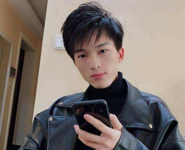 恒弟弟虎牙首播这位主播最激动欢迎他的标题挂了一晚上