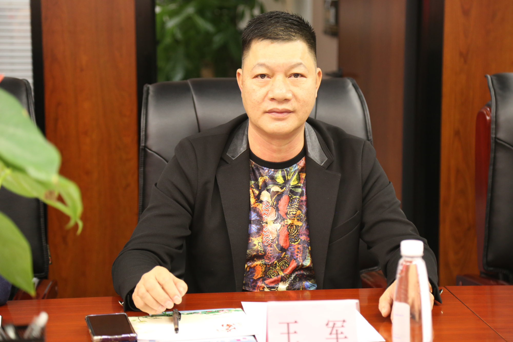 广州市广西商会常务副会长王军代表商会欢迎港南区一行的到来,他介绍