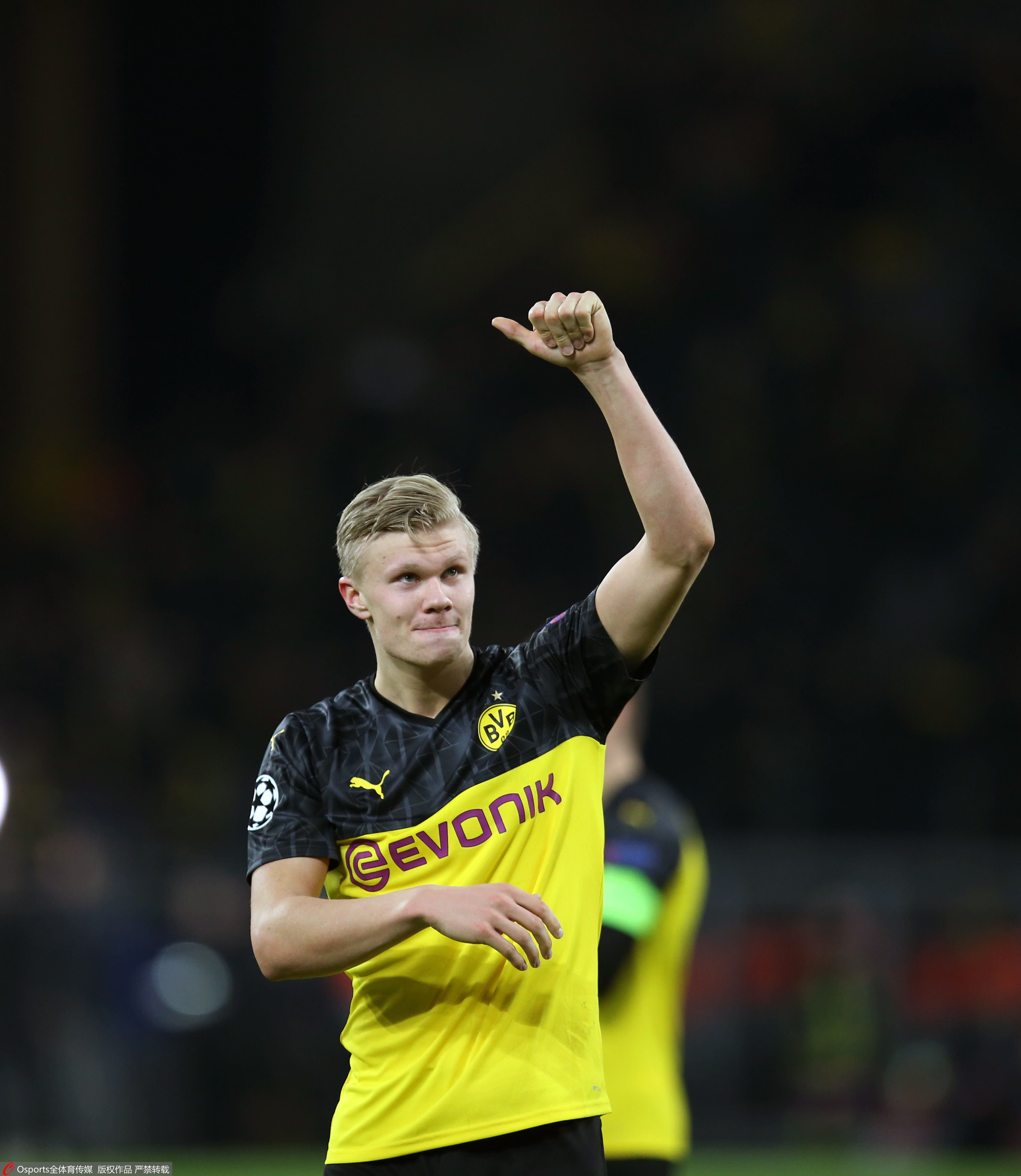 哈兰德又双叒梅开二度本赛季欧冠10球追平莱万