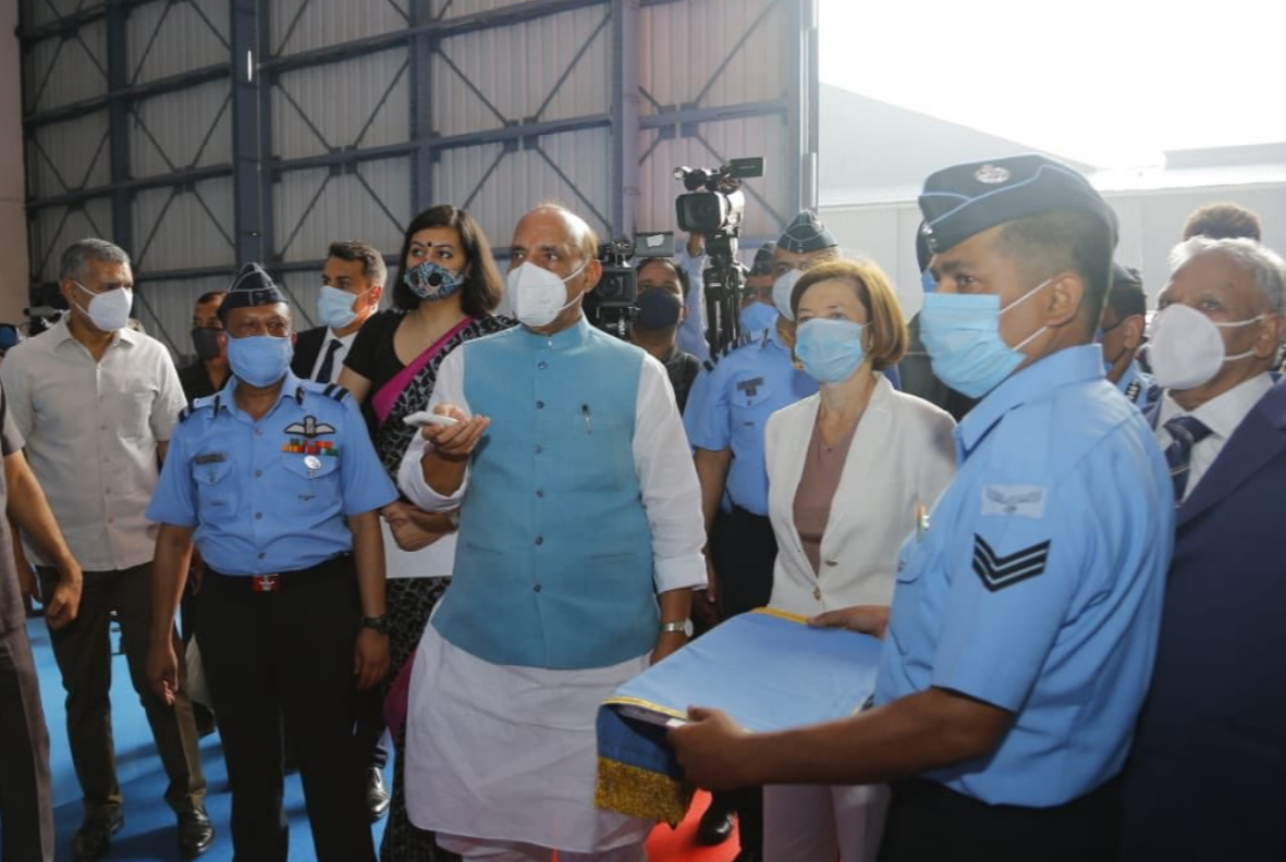 印度国防部长辛格和法国国防部长帕利出席“阵风”战斗机列装仪式