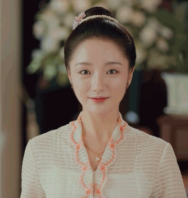 沸了一个夏天的《小娘惹》追了没?女主高颅顶发型有点看头