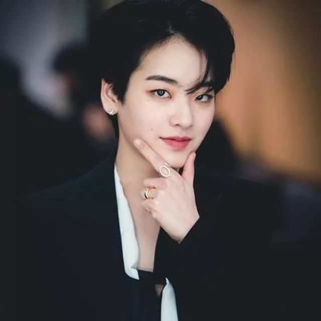 调教教室丨除了栗子头少年梨泰院class还有这位盐系少女