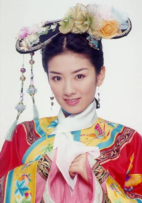 都演过小燕子,还是情敌,赵薇当演员请就位导师,黄奕却沦为选手