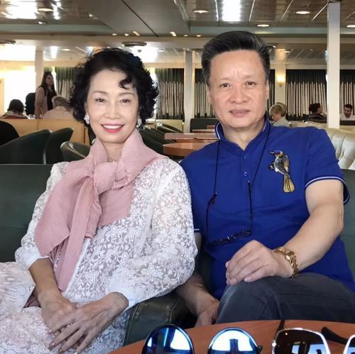 63岁阎维文:陪妻子抗癌32年,女儿嫁李肇星之子,今过得如何?