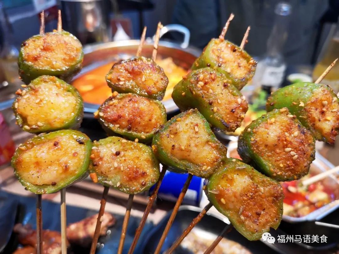 烤虾滑 开业之初它就是招牌,红火至今,虾滑酿青椒,这个烧烤后来憾多