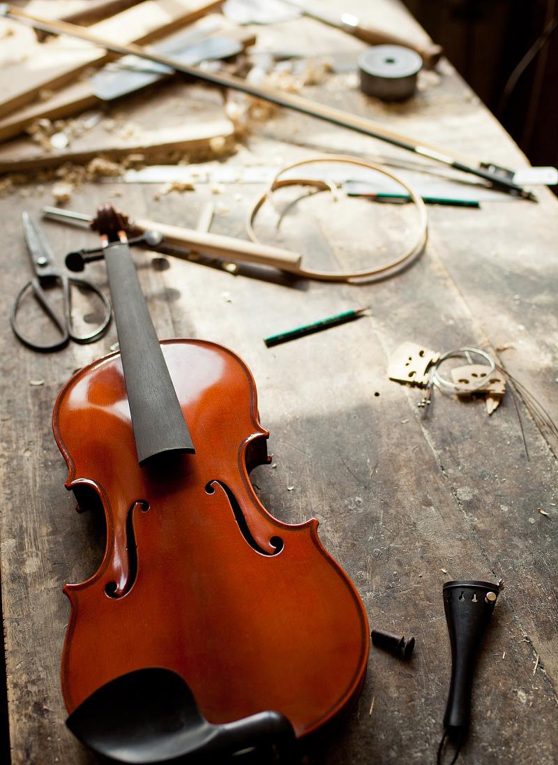 在工厂机械小提琴如林的今天老朱手工小提琴为什么能脱颖而出