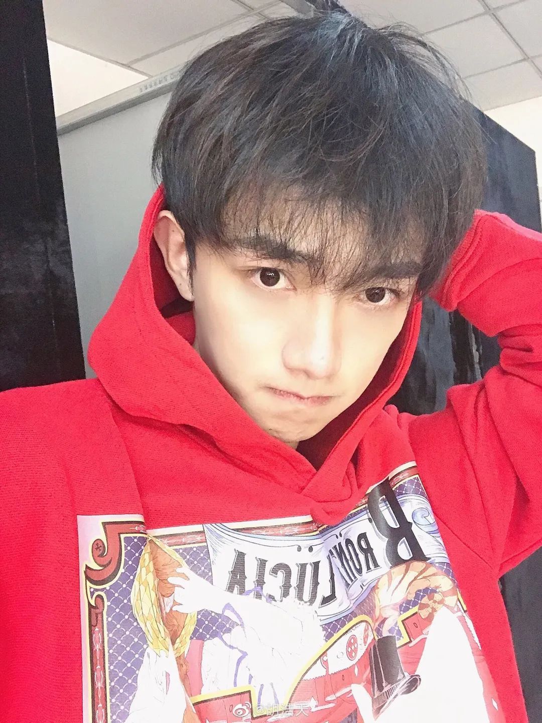 "因为我觉得自己真算不上帅气.