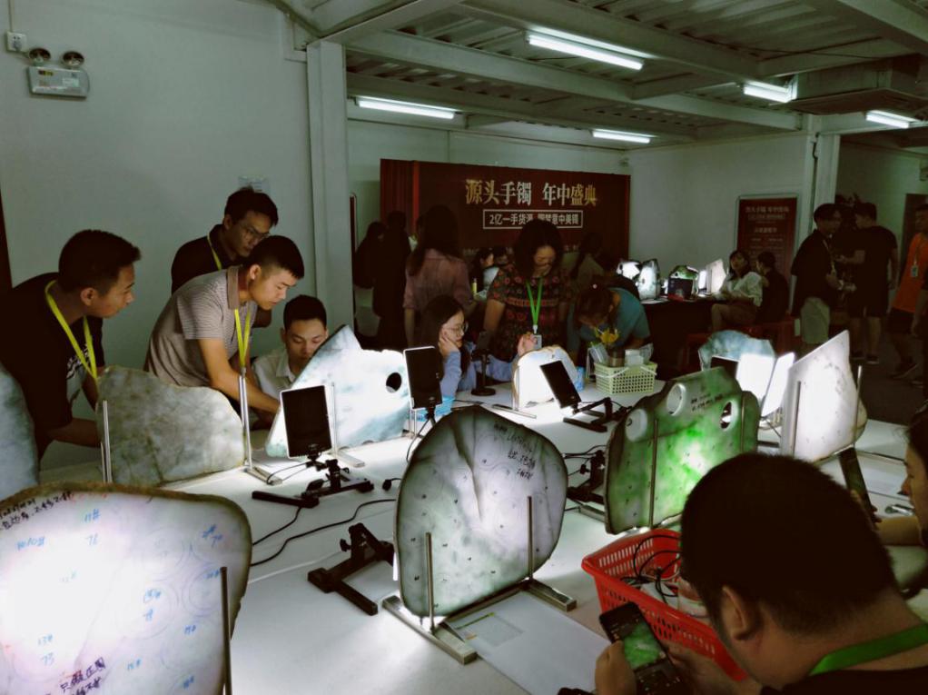 翡翠直播火爆背后的秘密,走进对庄翡翠直播基地